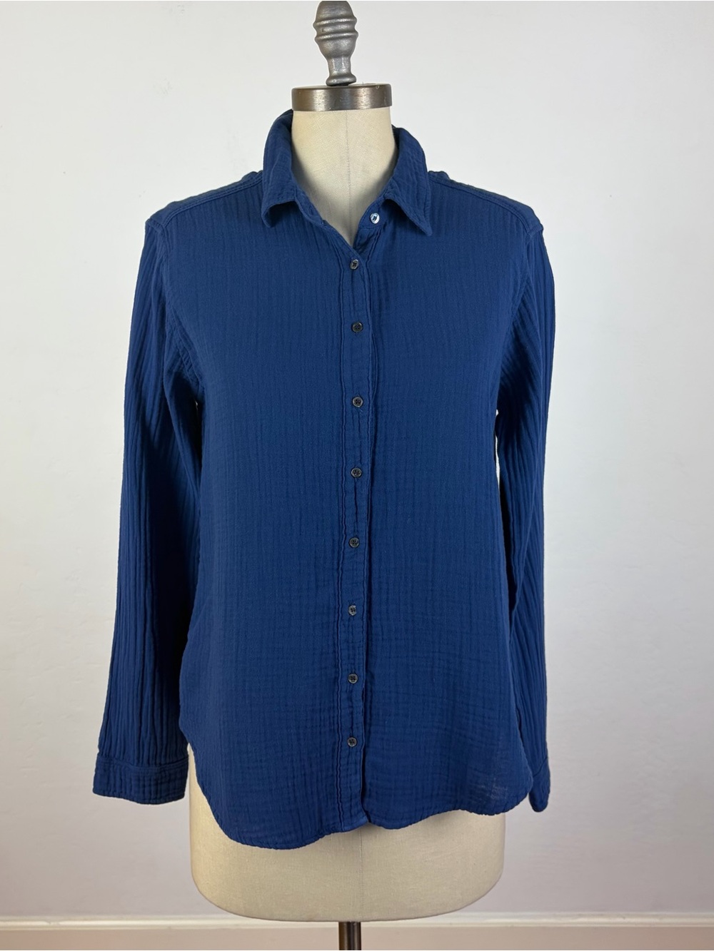 Xirena Button Down Scout Shirt in Navy Blue